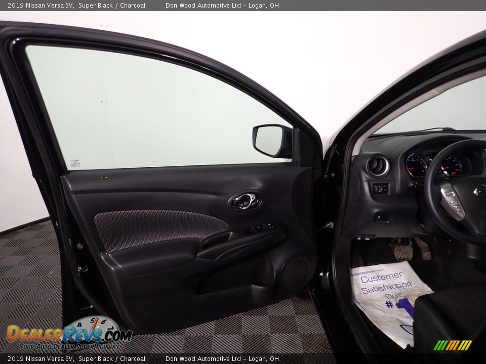 2019 Nissan Versa SV Super Black / Charcoal Photo #12