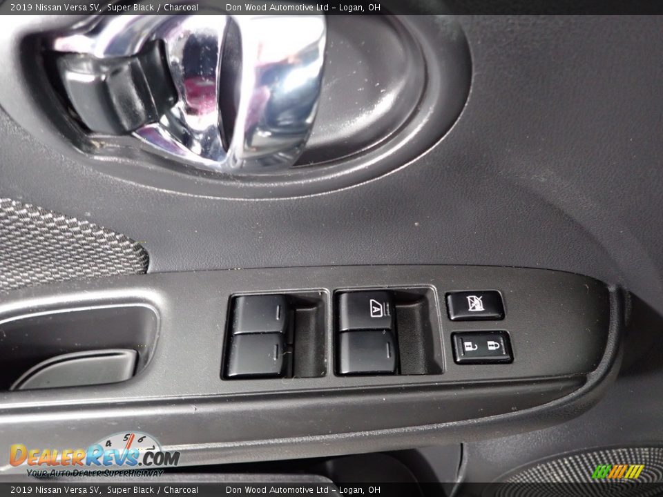 2019 Nissan Versa SV Super Black / Charcoal Photo #13