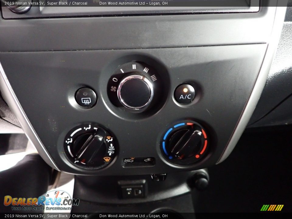 2019 Nissan Versa SV Super Black / Charcoal Photo #18