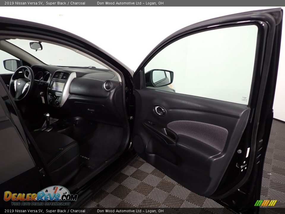 2019 Nissan Versa SV Super Black / Charcoal Photo #24