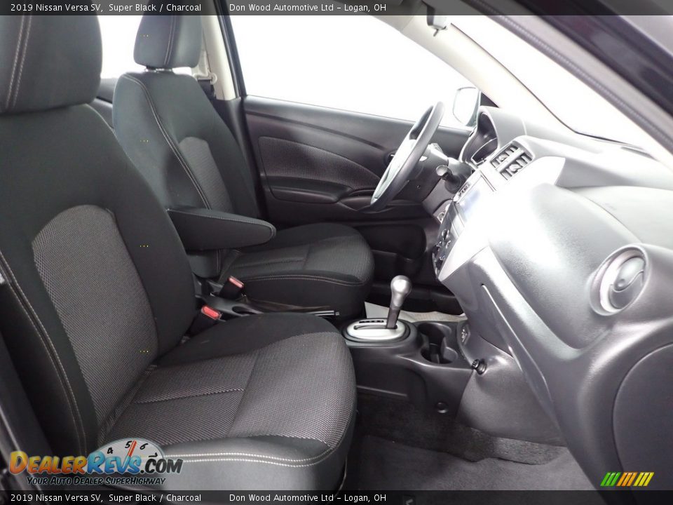 2019 Nissan Versa SV Super Black / Charcoal Photo #25