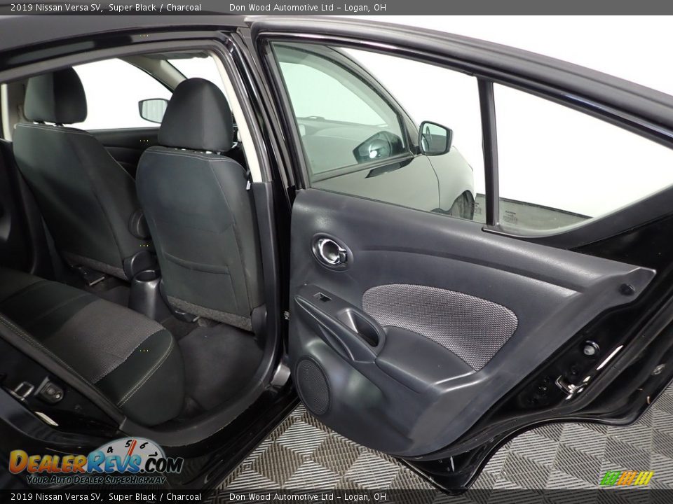 2019 Nissan Versa SV Super Black / Charcoal Photo #26