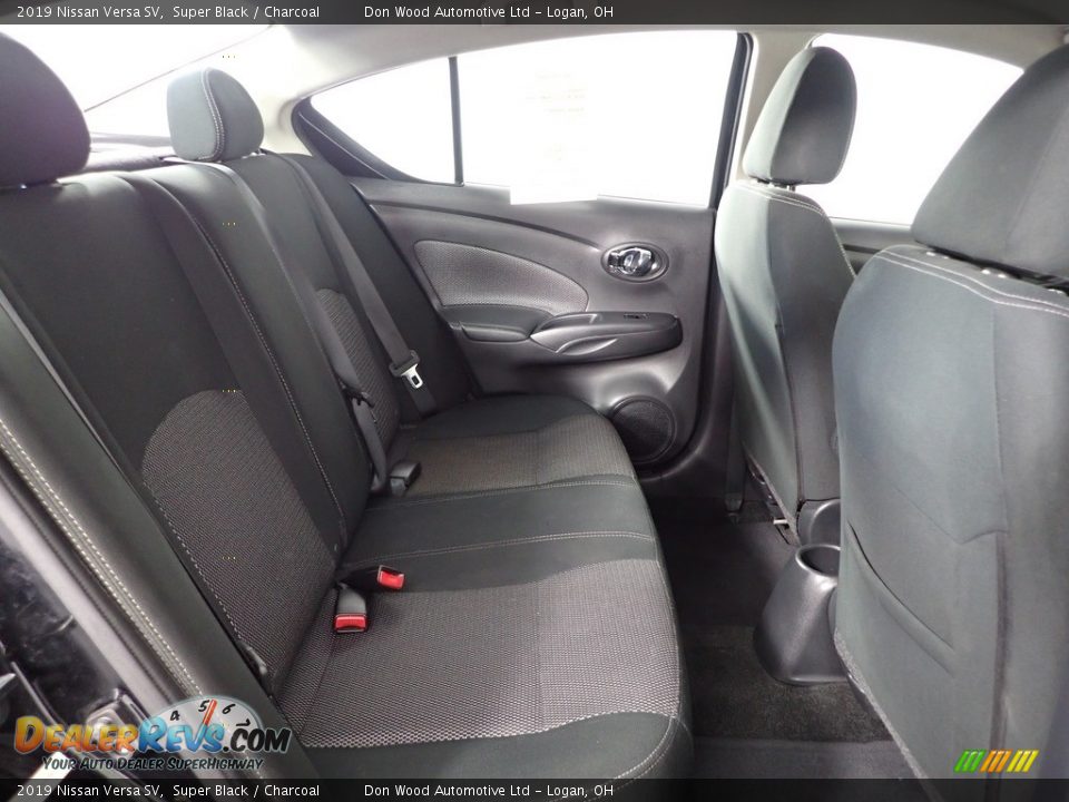 2019 Nissan Versa SV Super Black / Charcoal Photo #27
