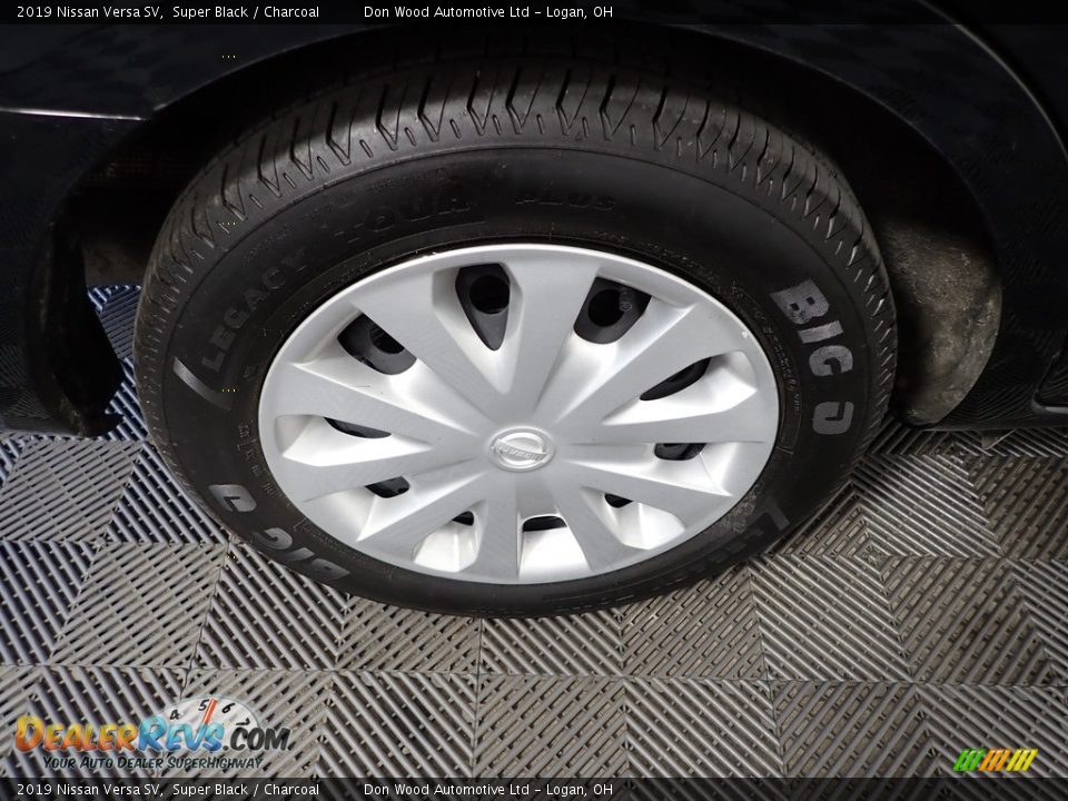 2019 Nissan Versa SV Super Black / Charcoal Photo #28