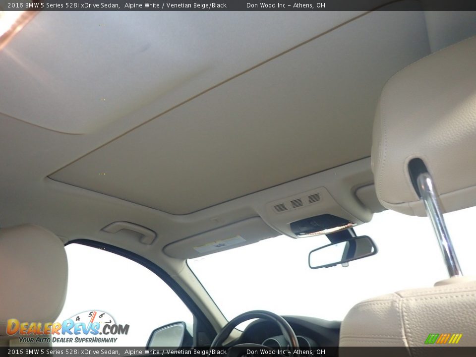 2016 BMW 5 Series 528i xDrive Sedan Alpine White / Venetian Beige/Black Photo #2