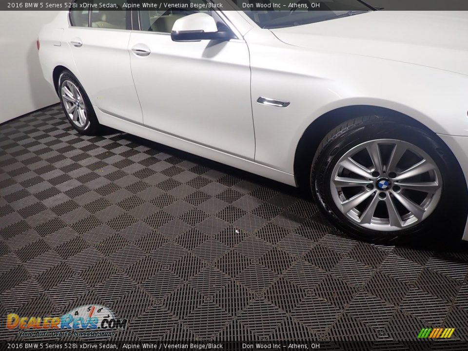2016 BMW 5 Series 528i xDrive Sedan Alpine White / Venetian Beige/Black Photo #7