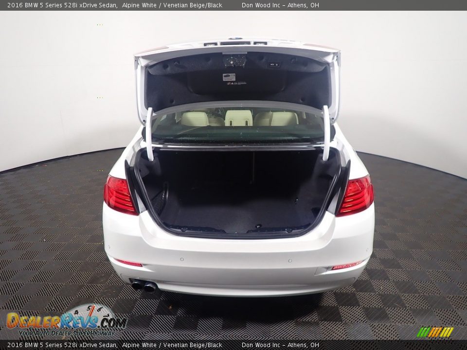 2016 BMW 5 Series 528i xDrive Sedan Alpine White / Venetian Beige/Black Photo #17