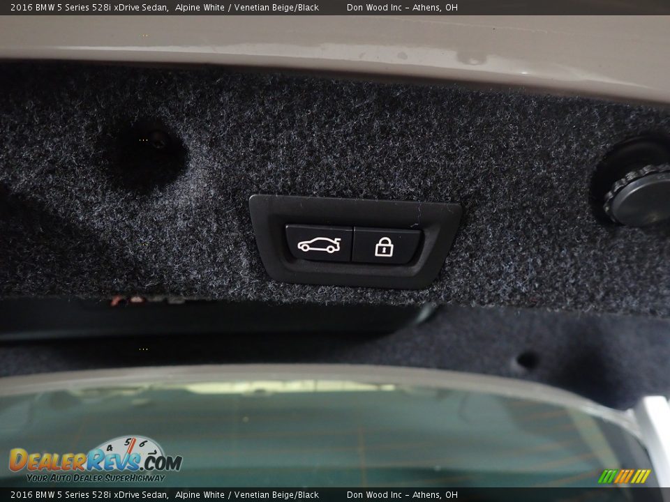 2016 BMW 5 Series 528i xDrive Sedan Alpine White / Venetian Beige/Black Photo #18