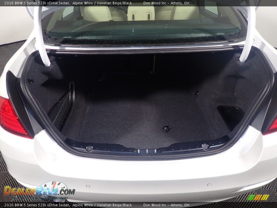 2016 BMW 5 Series 528i xDrive Sedan Alpine White / Venetian Beige/Black Photo #19