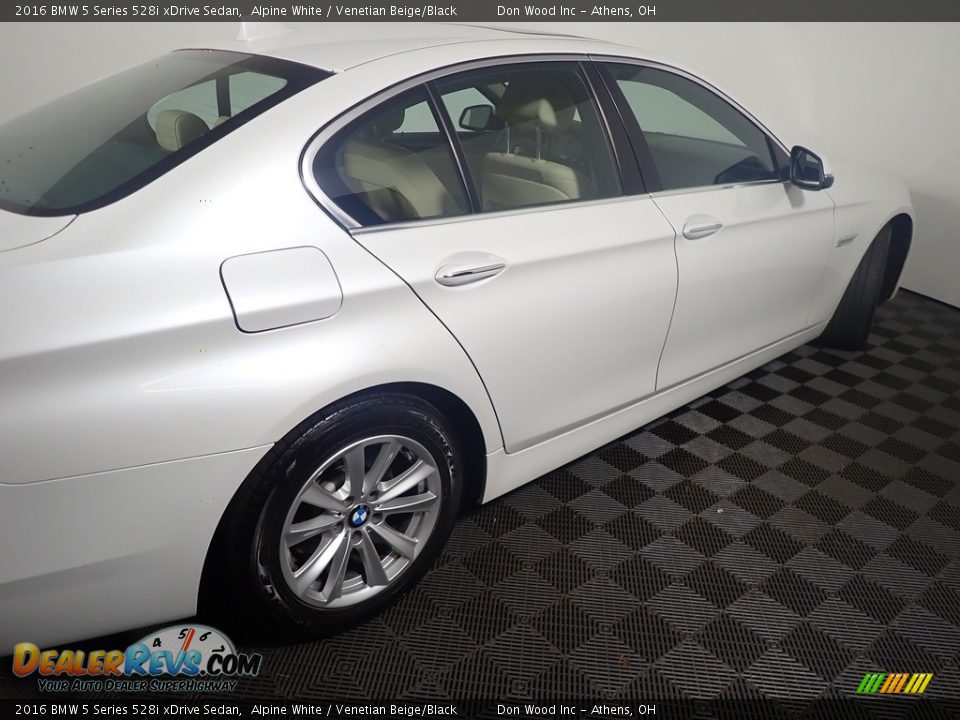 2016 BMW 5 Series 528i xDrive Sedan Alpine White / Venetian Beige/Black Photo #23