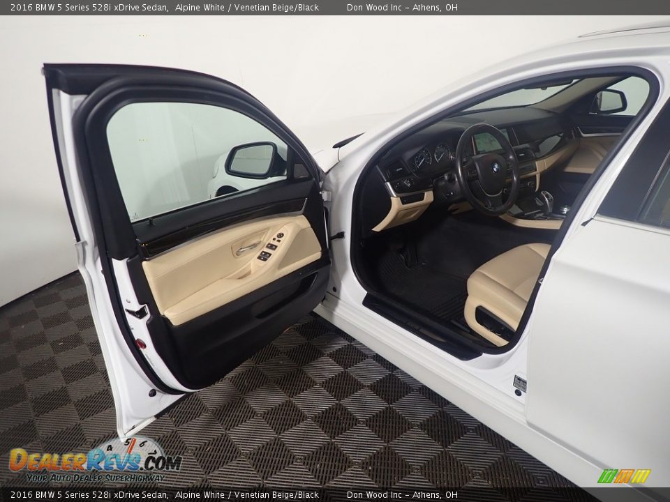 2016 BMW 5 Series 528i xDrive Sedan Alpine White / Venetian Beige/Black Photo #24