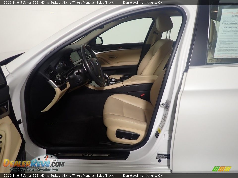 2016 BMW 5 Series 528i xDrive Sedan Alpine White / Venetian Beige/Black Photo #26