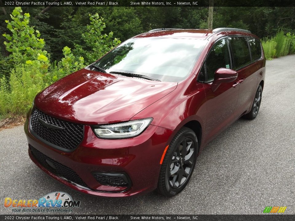 2022 Chrysler Pacifica Touring L AWD Velvet Red Pearl / Black Photo #2