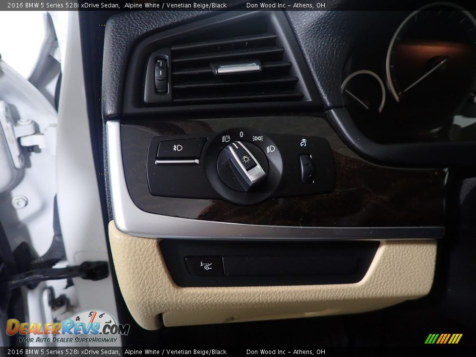 2016 BMW 5 Series 528i xDrive Sedan Alpine White / Venetian Beige/Black Photo #35