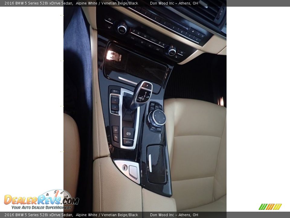 2016 BMW 5 Series 528i xDrive Sedan Alpine White / Venetian Beige/Black Photo #36