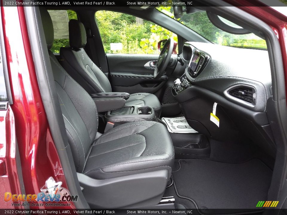 Black Interior - 2022 Chrysler Pacifica Touring L AWD Photo #17