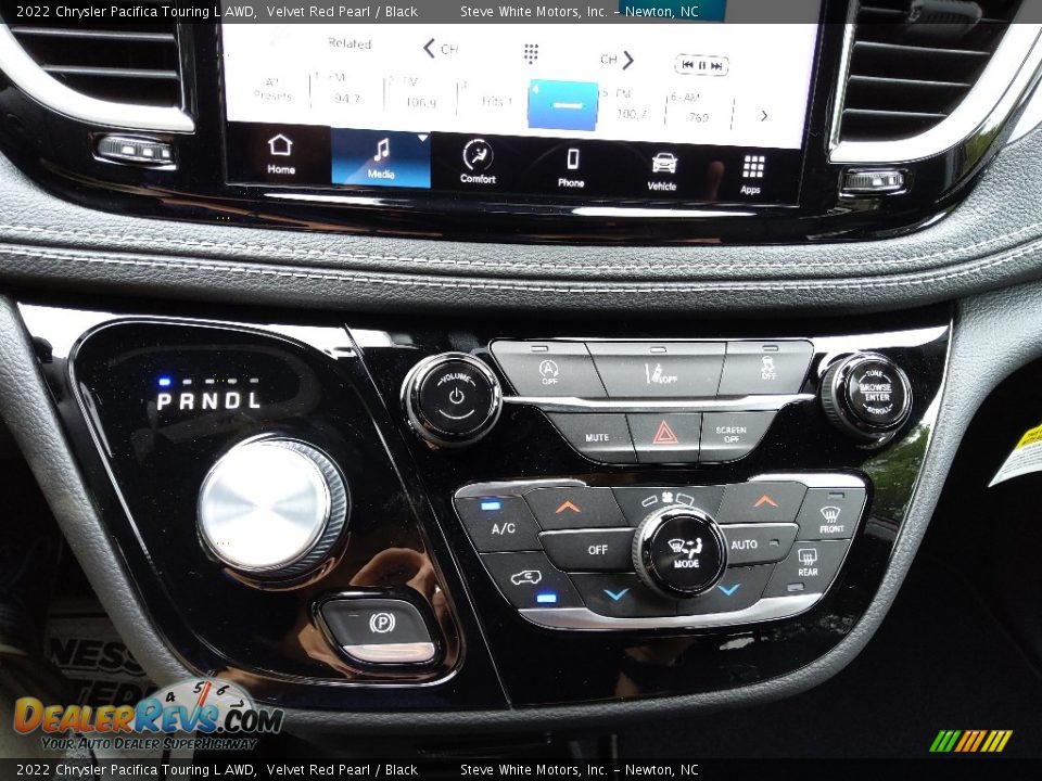 Controls of 2022 Chrysler Pacifica Touring L AWD Photo #25