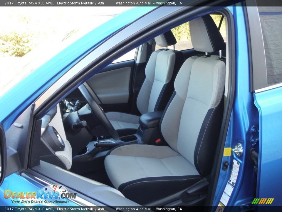 2017 Toyota RAV4 XLE AWD Electric Storm Metallic / Ash Photo #15