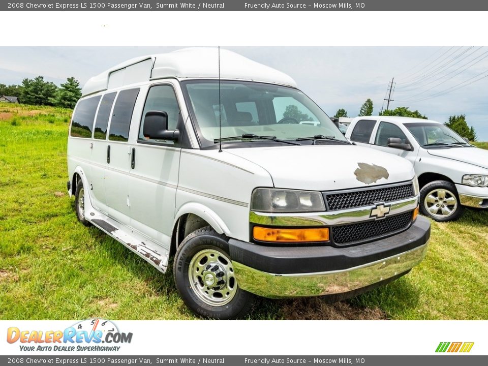 Front 3/4 View of 2008 Chevrolet Express LS 1500 Passenger Van Photo #1