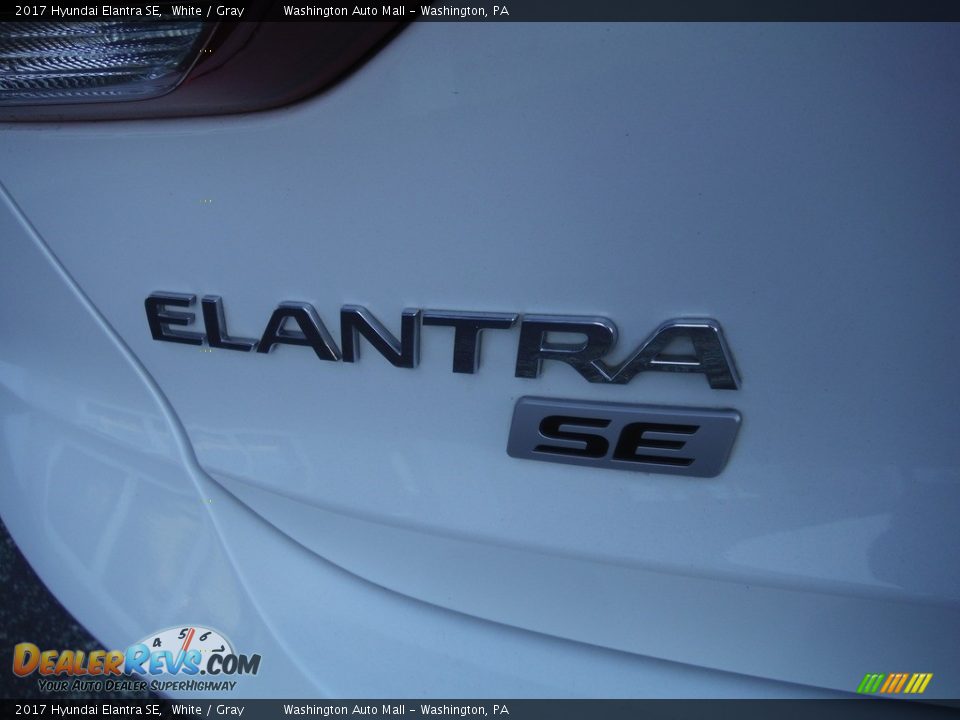 2017 Hyundai Elantra SE White / Gray Photo #10