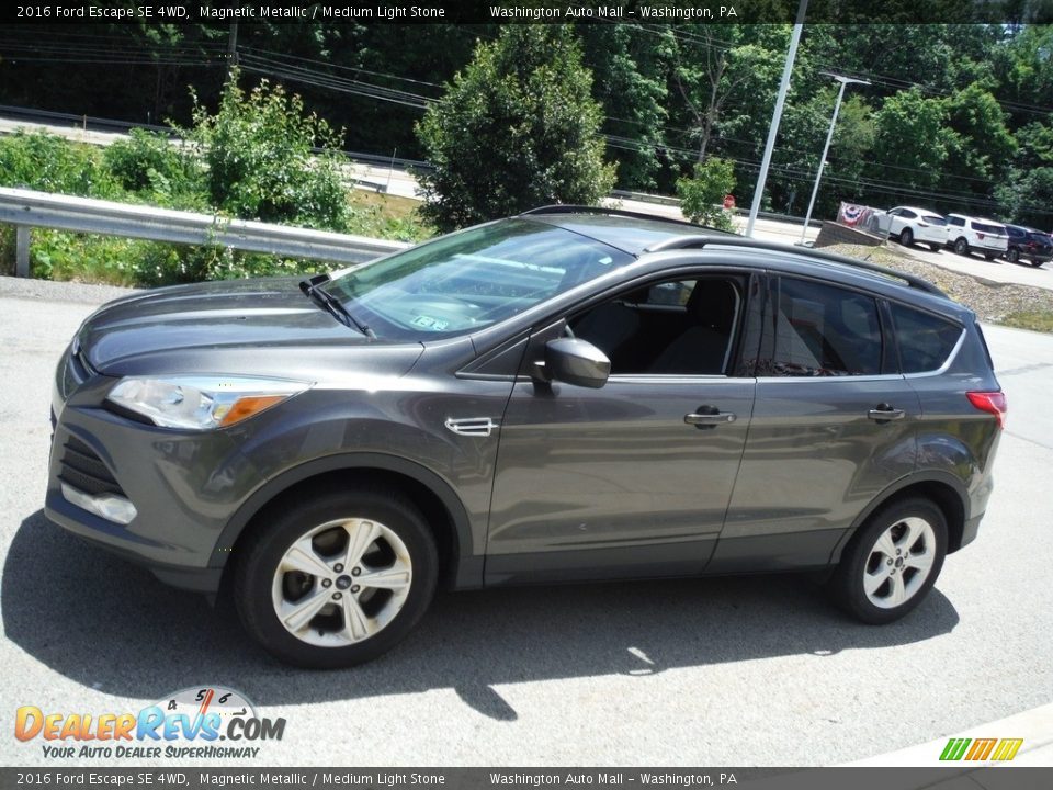 2016 Ford Escape SE 4WD Magnetic Metallic / Medium Light Stone Photo #5