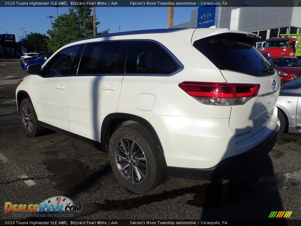 2019 Toyota Highlander XLE AWD Blizzard Pearl White / Ash Photo #2