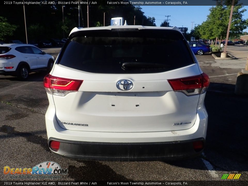 2019 Toyota Highlander XLE AWD Blizzard Pearl White / Ash Photo #3