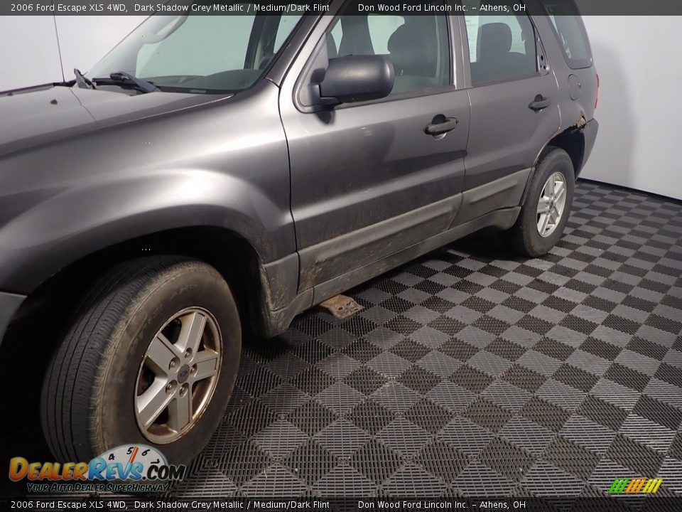 2006 Ford Escape XLS 4WD Dark Shadow Grey Metallic / Medium/Dark Flint Photo #8
