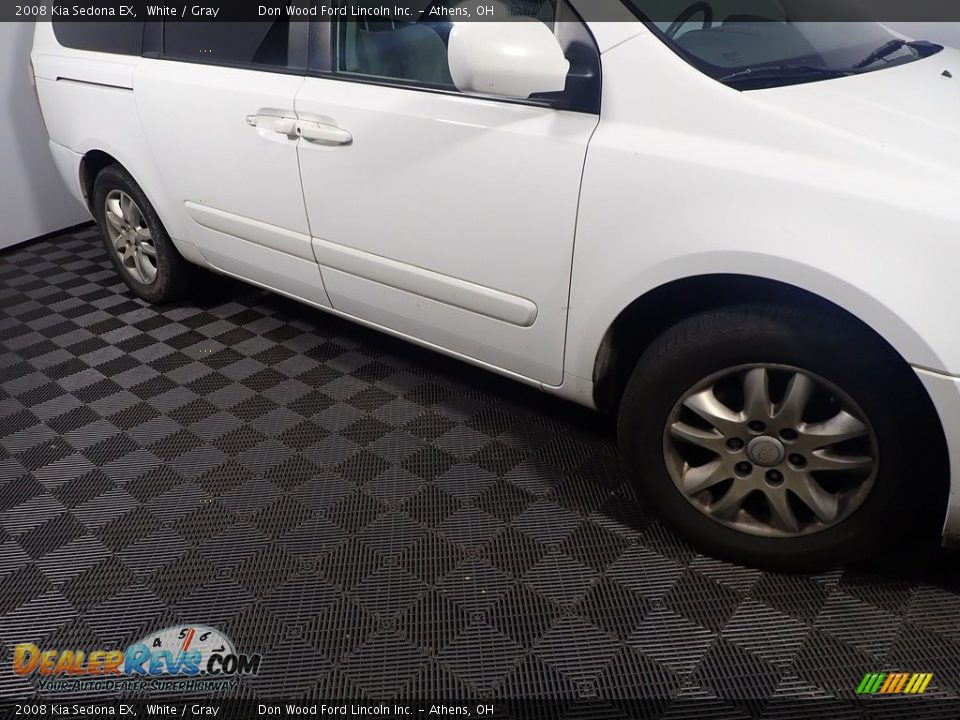 2008 Kia Sedona EX White / Gray Photo #3