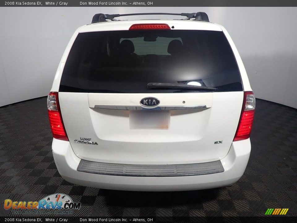 2008 Kia Sedona EX White / Gray Photo #10