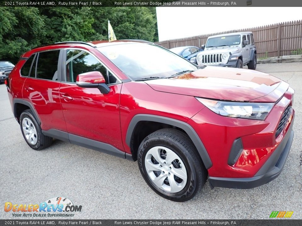 Front 3/4 View of 2021 Toyota RAV4 LE AWD Photo #8