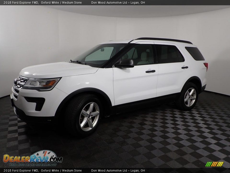 2018 Ford Explorer FWD Oxford White / Medium Stone Photo #4