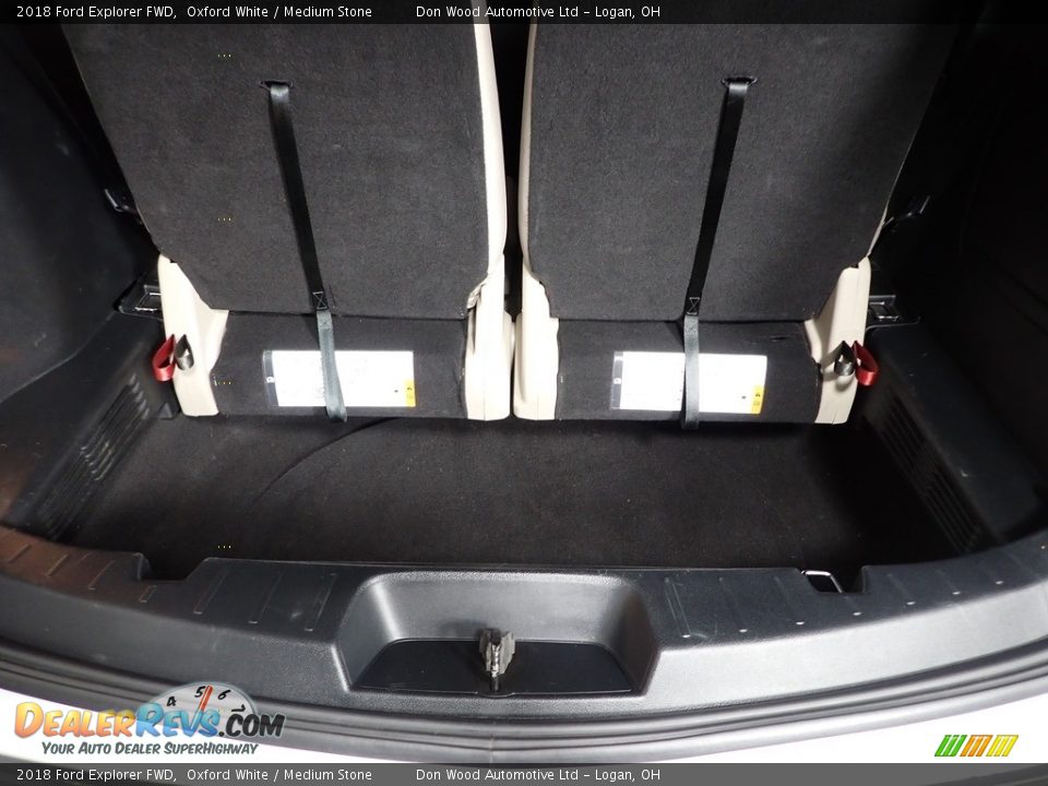 2018 Ford Explorer FWD Oxford White / Medium Stone Photo #8