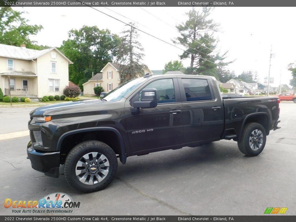 Front 3/4 View of 2022 Chevrolet Silverado 2500HD Custom Crew Cab 4x4 Photo #7