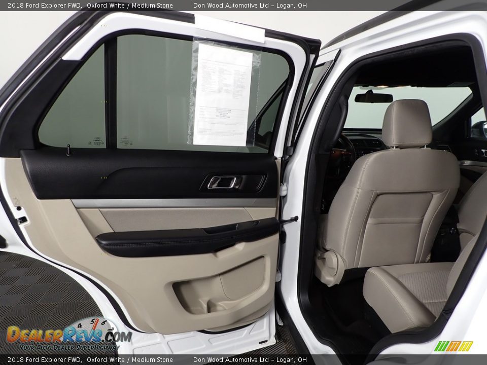 2018 Ford Explorer FWD Oxford White / Medium Stone Photo #22