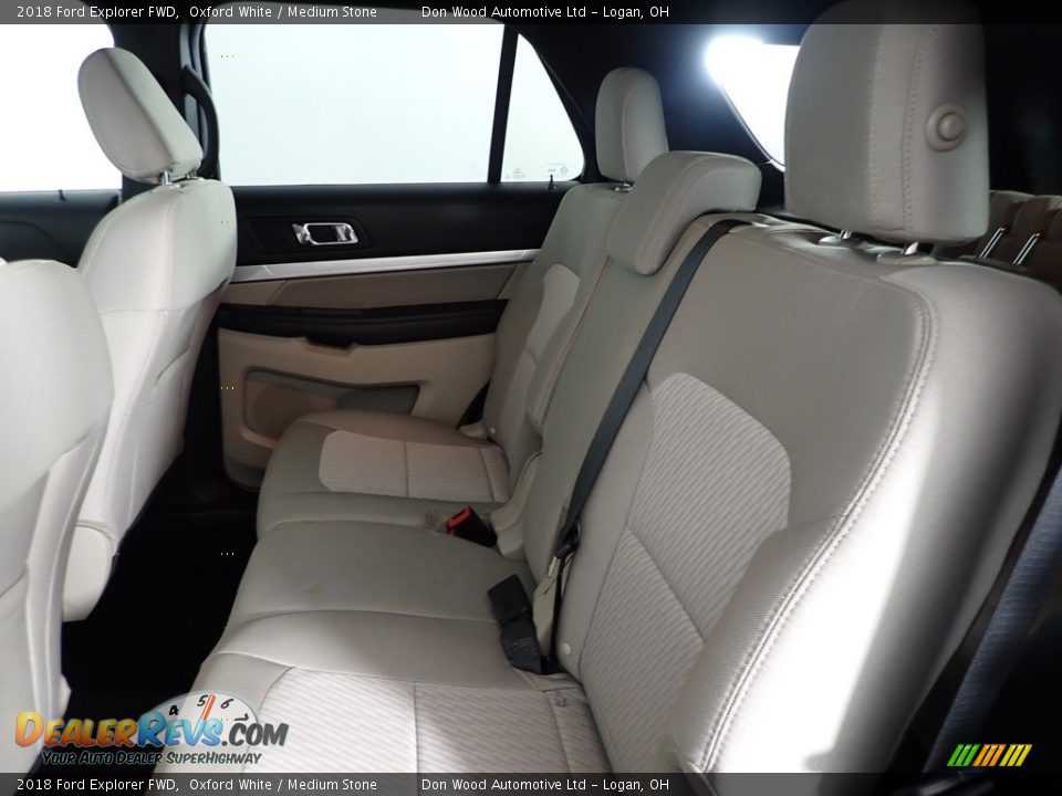 2018 Ford Explorer FWD Oxford White / Medium Stone Photo #23