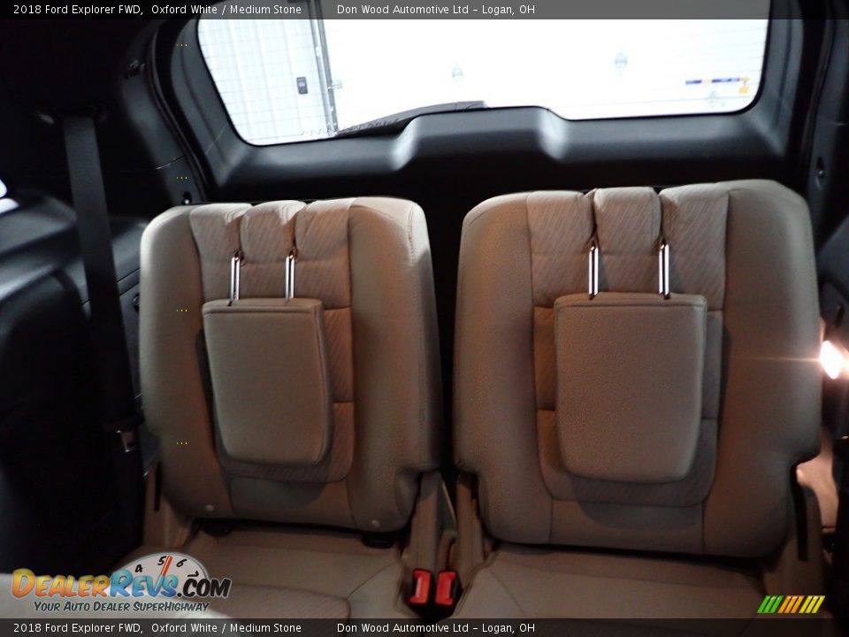 2018 Ford Explorer FWD Oxford White / Medium Stone Photo #25
