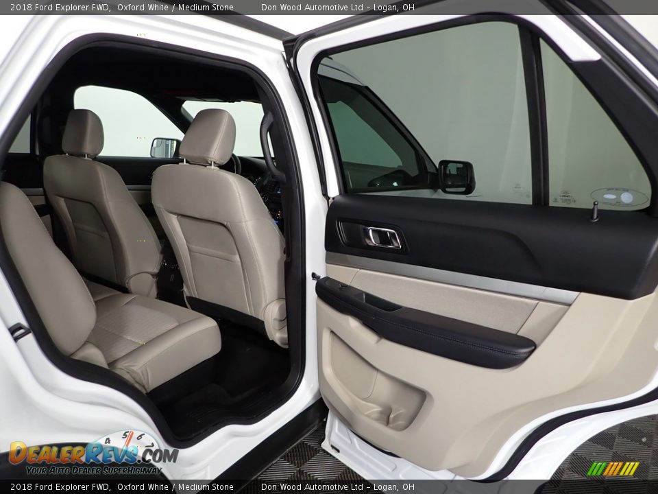 2018 Ford Explorer FWD Oxford White / Medium Stone Photo #28