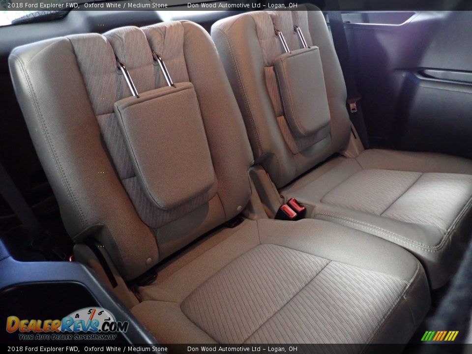 2018 Ford Explorer FWD Oxford White / Medium Stone Photo #30