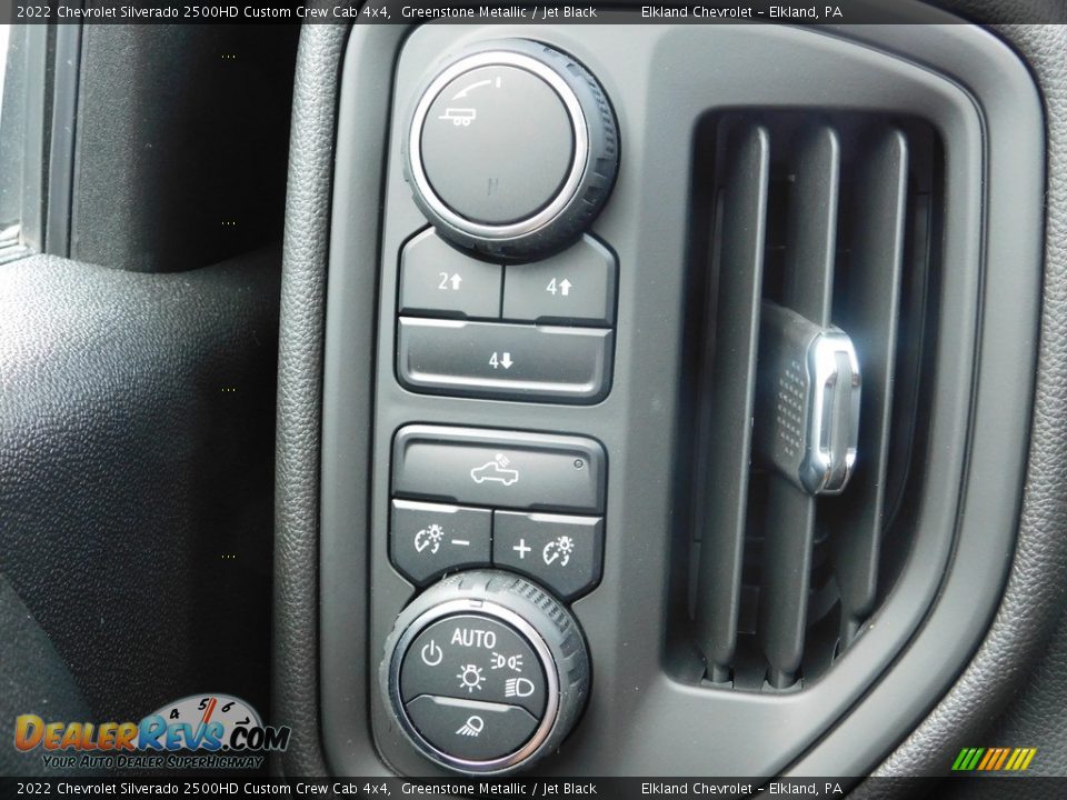 Controls of 2022 Chevrolet Silverado 2500HD Custom Crew Cab 4x4 Photo #28