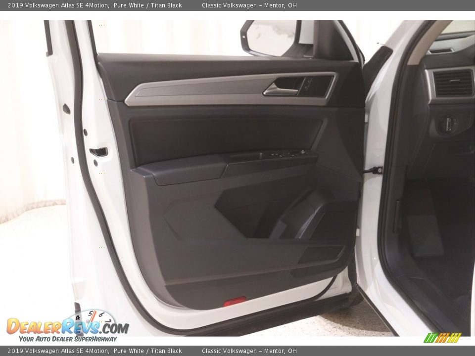 2019 Volkswagen Atlas SE 4Motion Pure White / Titan Black Photo #4