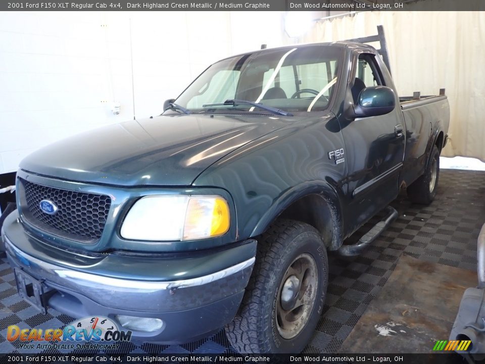 Front 3/4 View of 2001 Ford F150 XLT Regular Cab 4x4 Photo #3