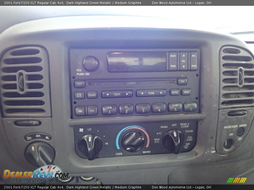 Controls of 2001 Ford F150 XLT Regular Cab 4x4 Photo #11