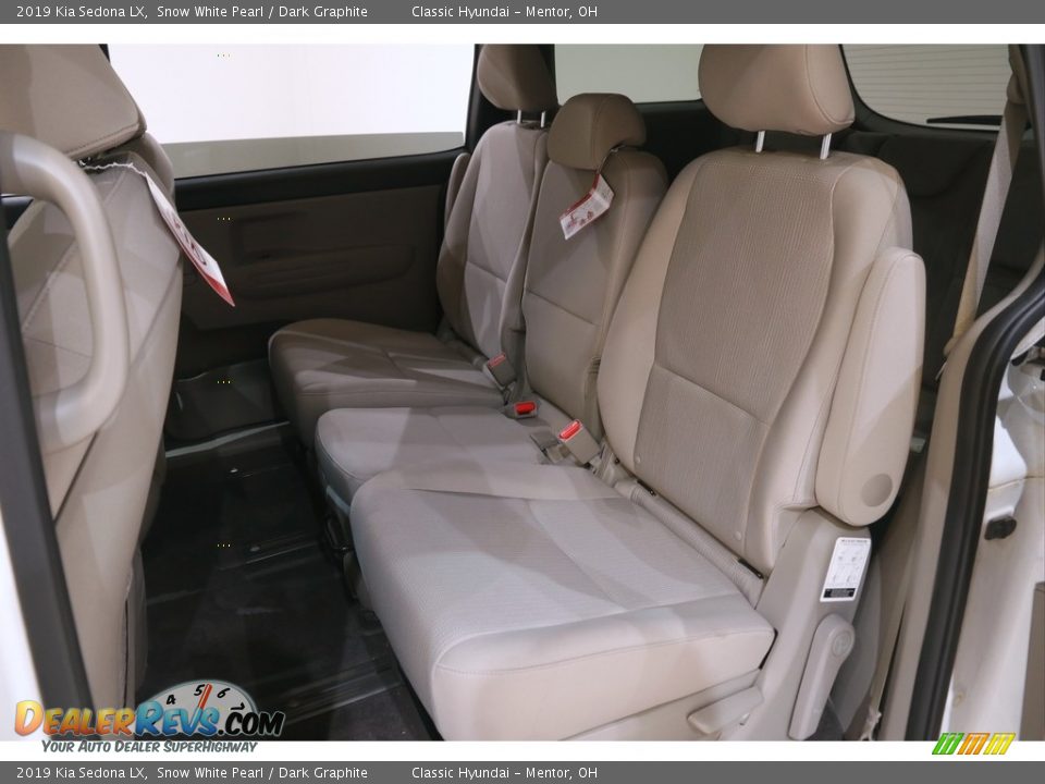 2019 Kia Sedona LX Snow White Pearl / Dark Graphite Photo #16