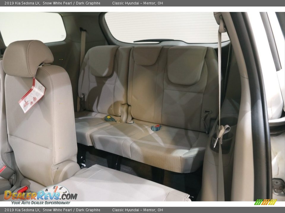 2019 Kia Sedona LX Snow White Pearl / Dark Graphite Photo #17