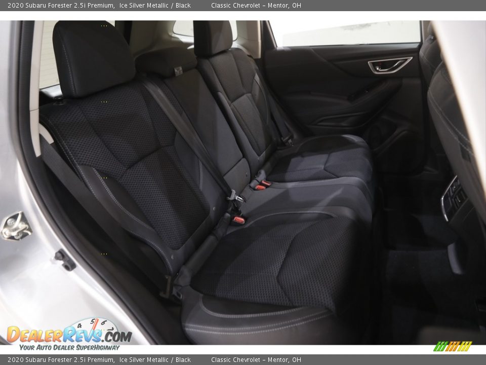 2020 Subaru Forester 2.5i Premium Ice Silver Metallic / Black Photo #17