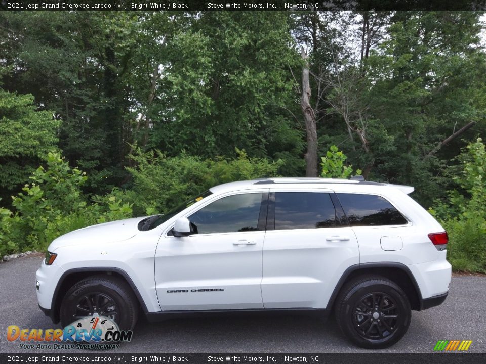 2021 Jeep Grand Cherokee Laredo 4x4 Bright White / Black Photo #1