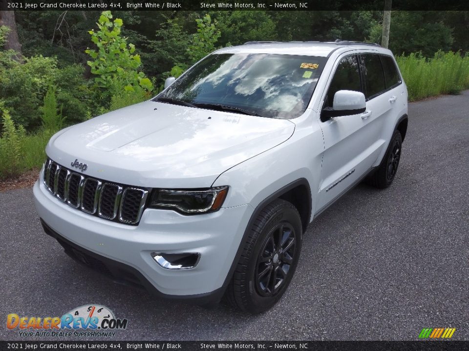 2021 Jeep Grand Cherokee Laredo 4x4 Bright White / Black Photo #3