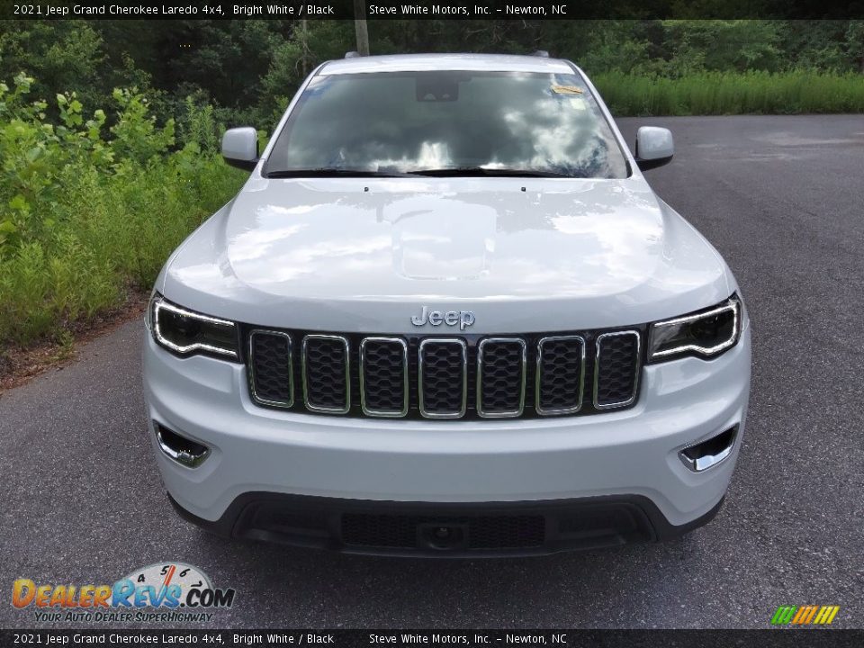 2021 Jeep Grand Cherokee Laredo 4x4 Bright White / Black Photo #4