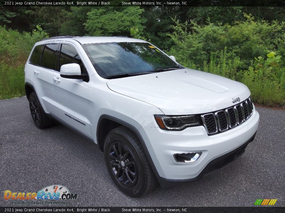 2021 Jeep Grand Cherokee Laredo 4x4 Bright White / Black Photo #5